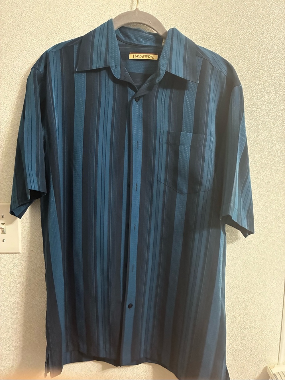 Men's Striking Blue Striped Short-Sleeve Shirt M